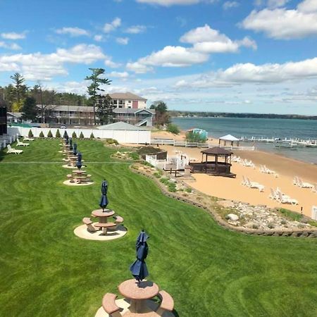 The Beach Haus - Traverse City Ngoại thất bức ảnh