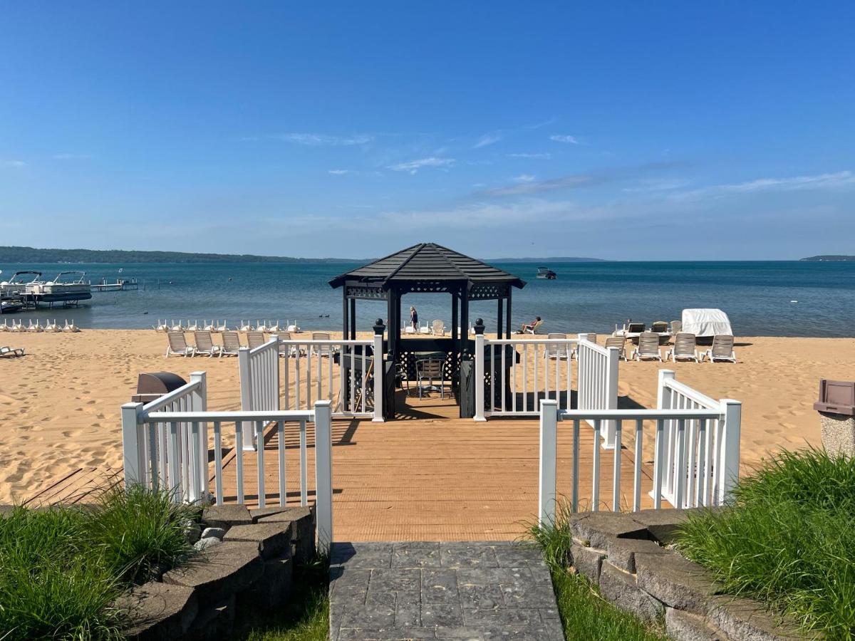 The Beach Haus - Traverse City Ngoại thất bức ảnh