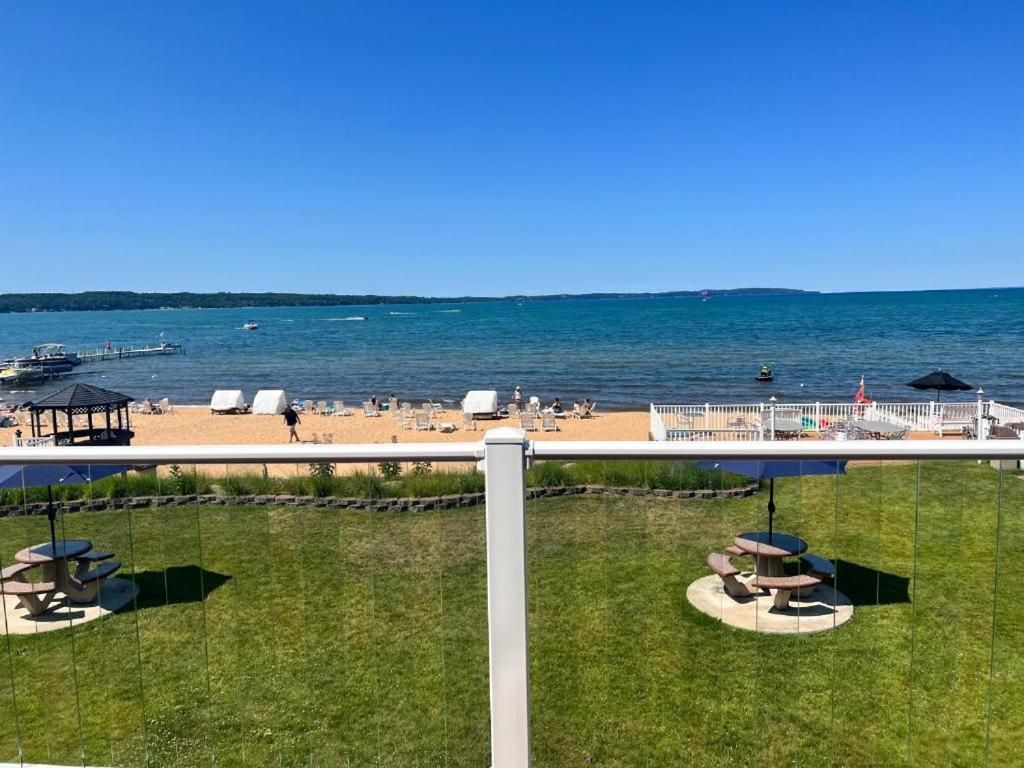 The Beach Haus - Traverse City Ngoại thất bức ảnh
